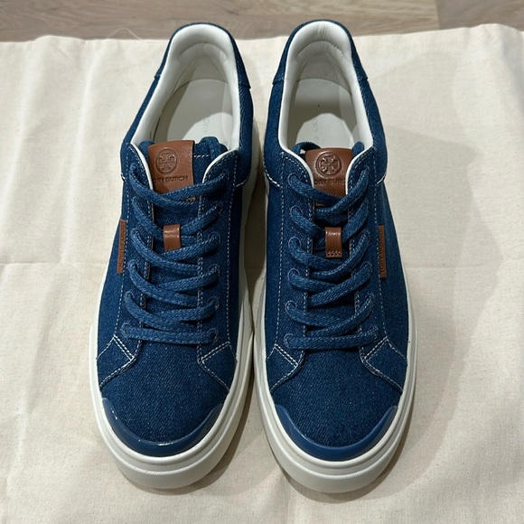 Tory Burch Women's Ladybug Low Top Lace Up Sneakers size 9, brand new - Picture 2 of 5